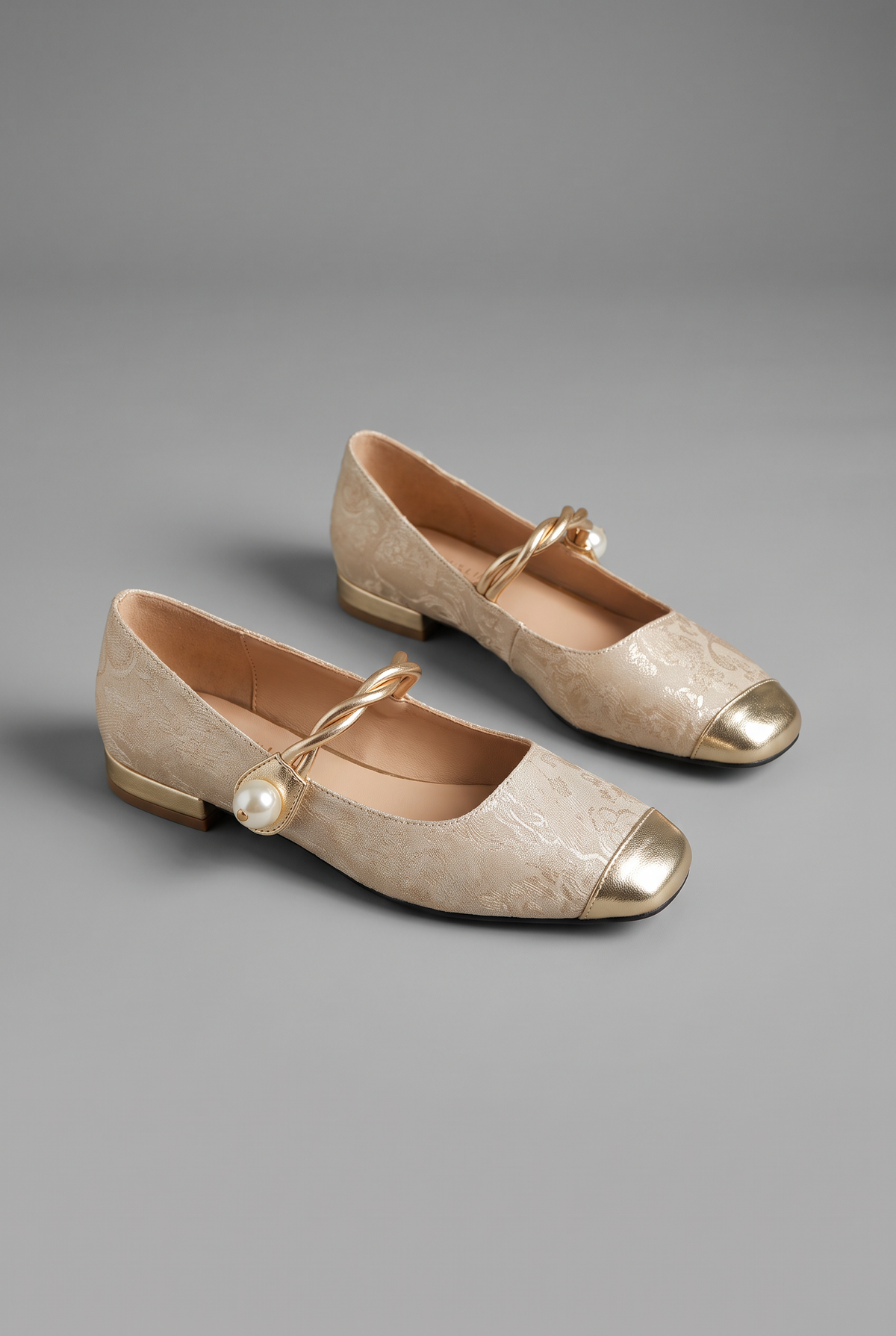 Naila in Beige