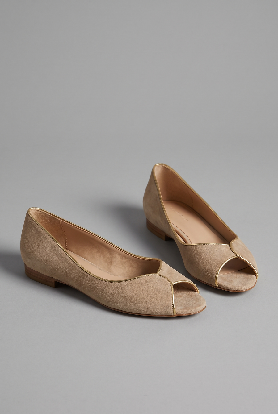 Evelyn in Beige