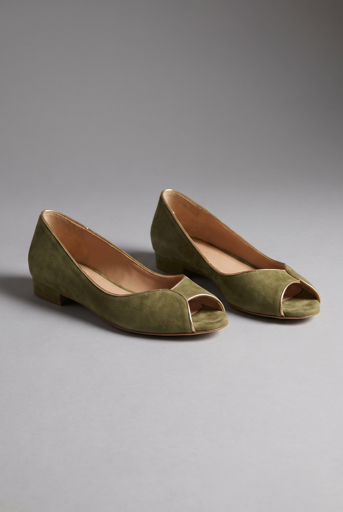 Evelyn in Olive Green